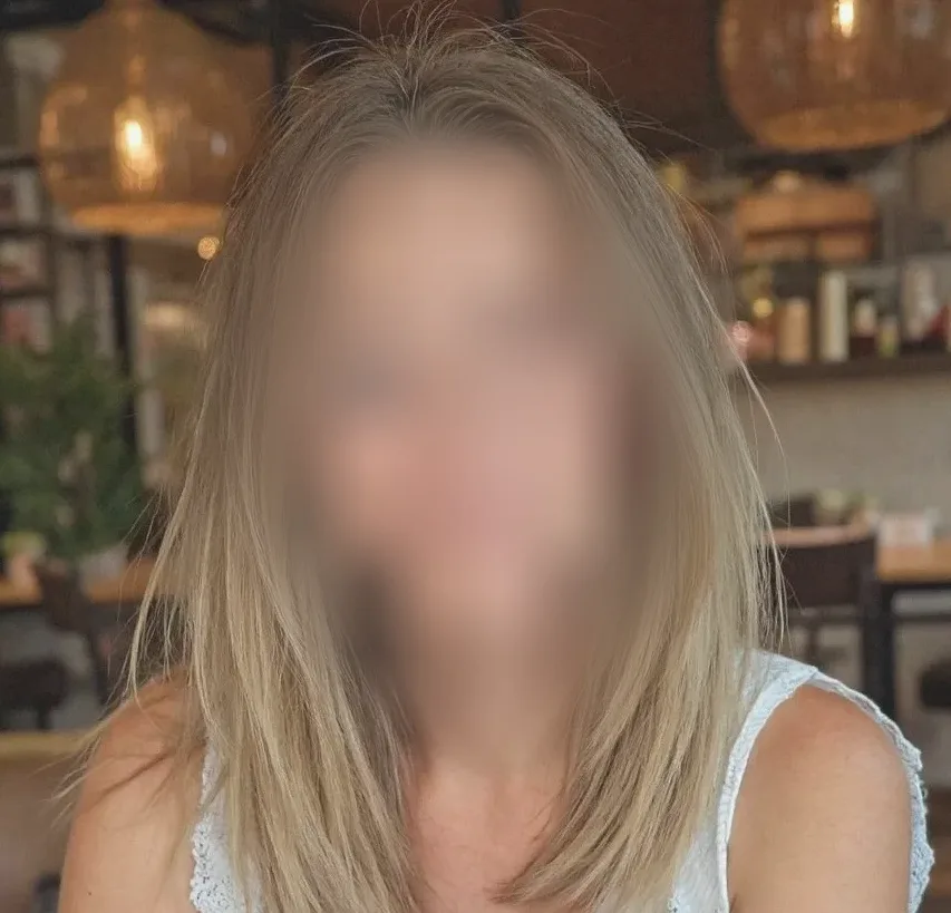 Amira, 37