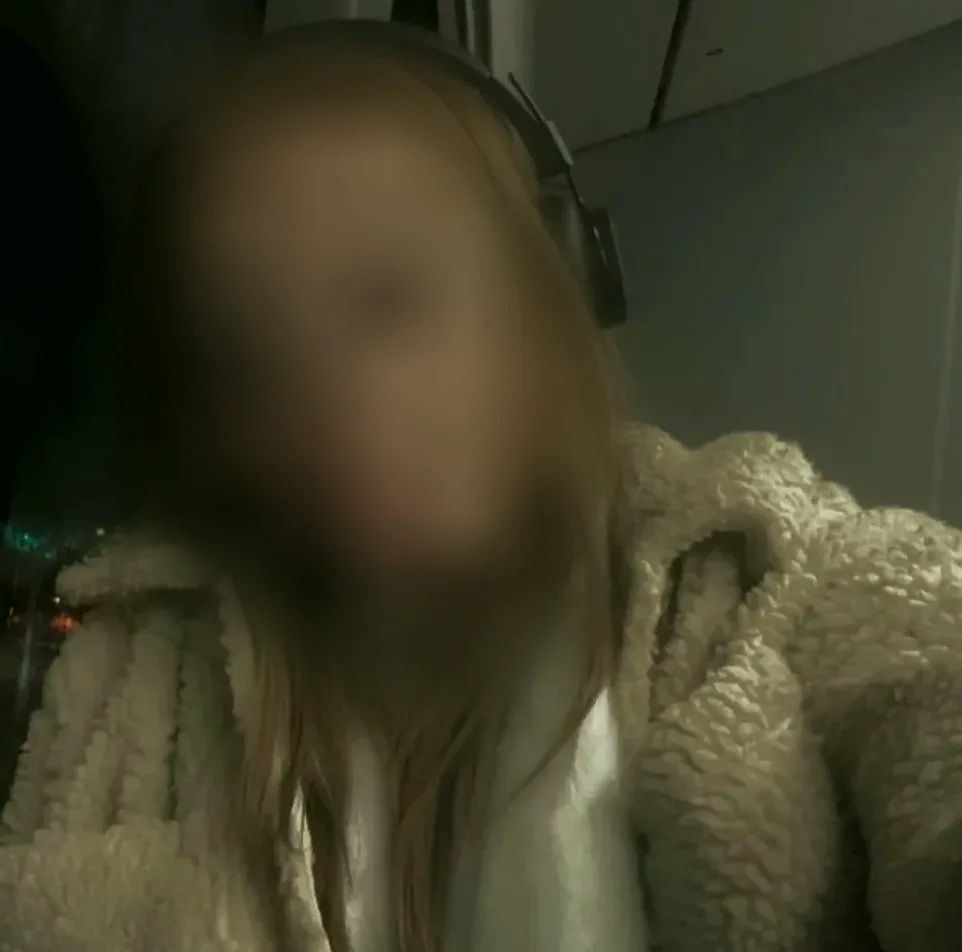Cara, 23