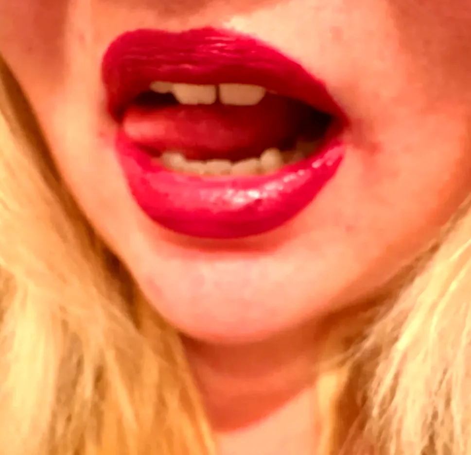 Celina, 24