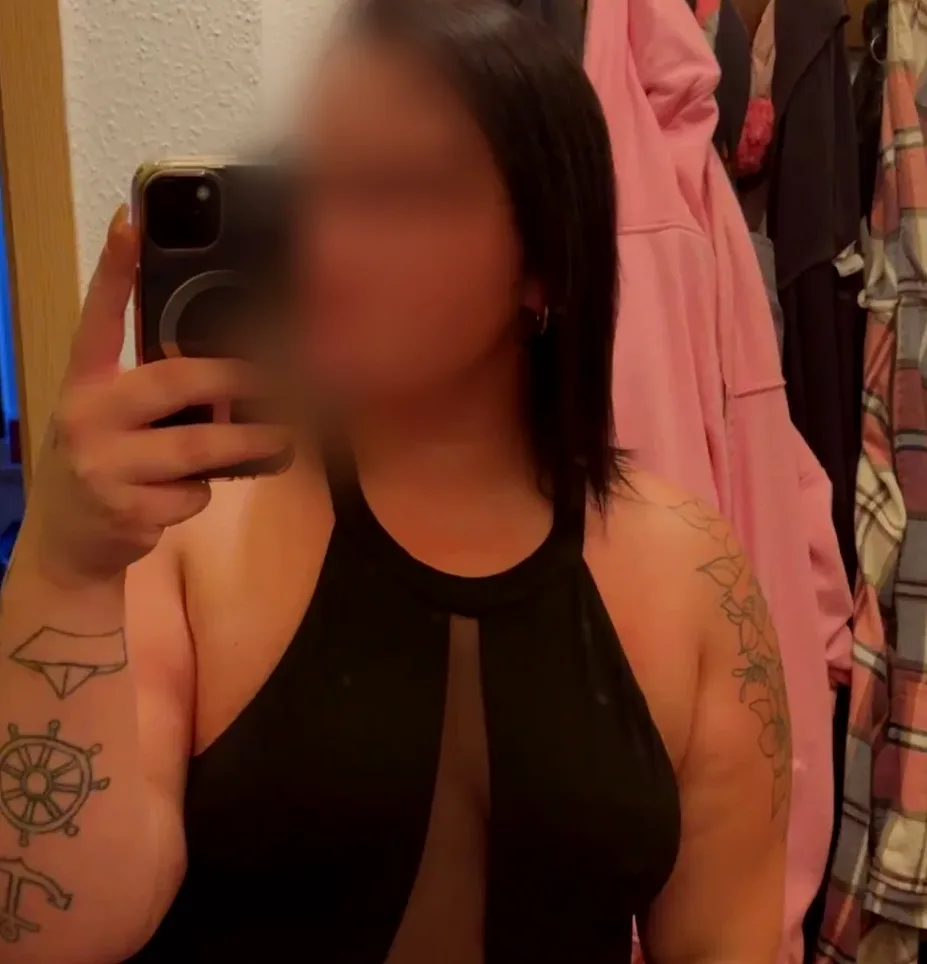 Larissa, 28